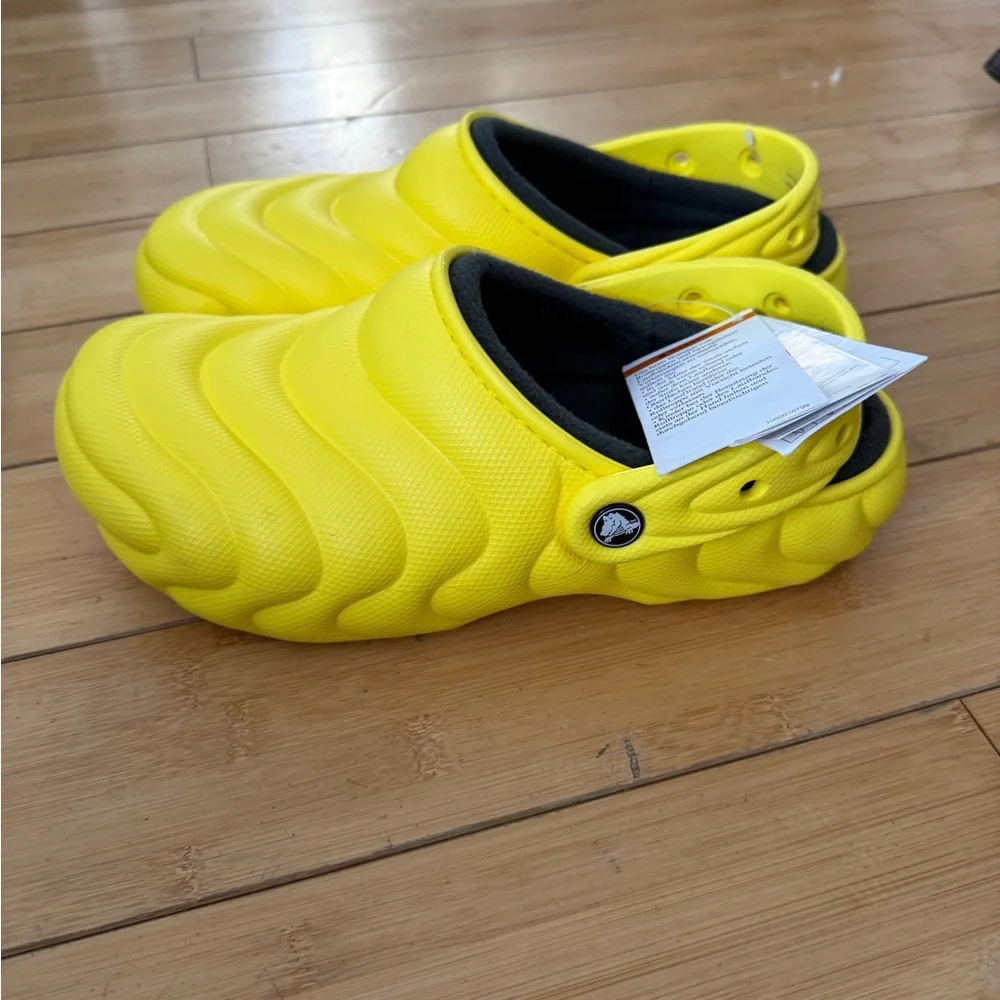 NWT Crocs Classic Lined Overpuff Clogs Lemon Yellow M7/W9 - Picture 5 of 7